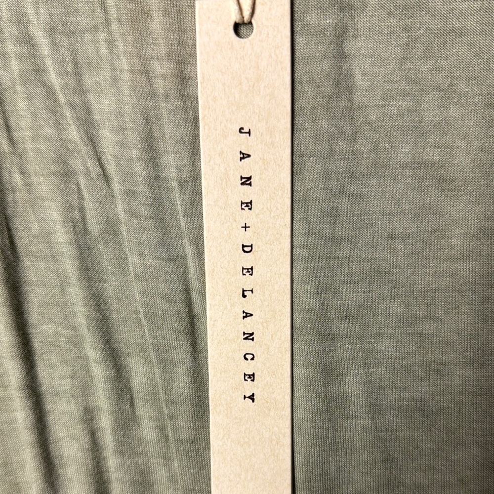 Jane + Delancey Sage Green Tank Top Sz M NWT - Picture 3 of 4